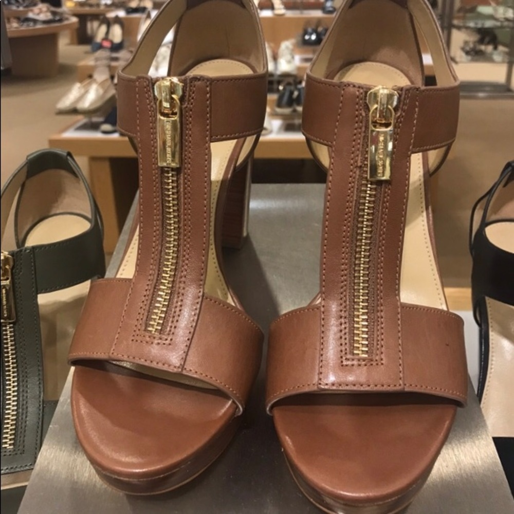 Michael Kors ‘Berkley’ T-Strap Sandal 6.5